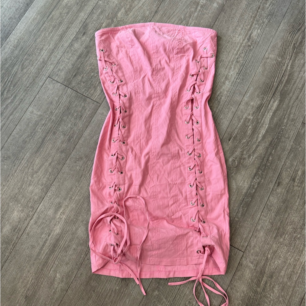 BUNDLE 2 ITEMS FOR $8✨

🌸BOUTIQUE pretty pink dress ✨ - Picture 4 of 6